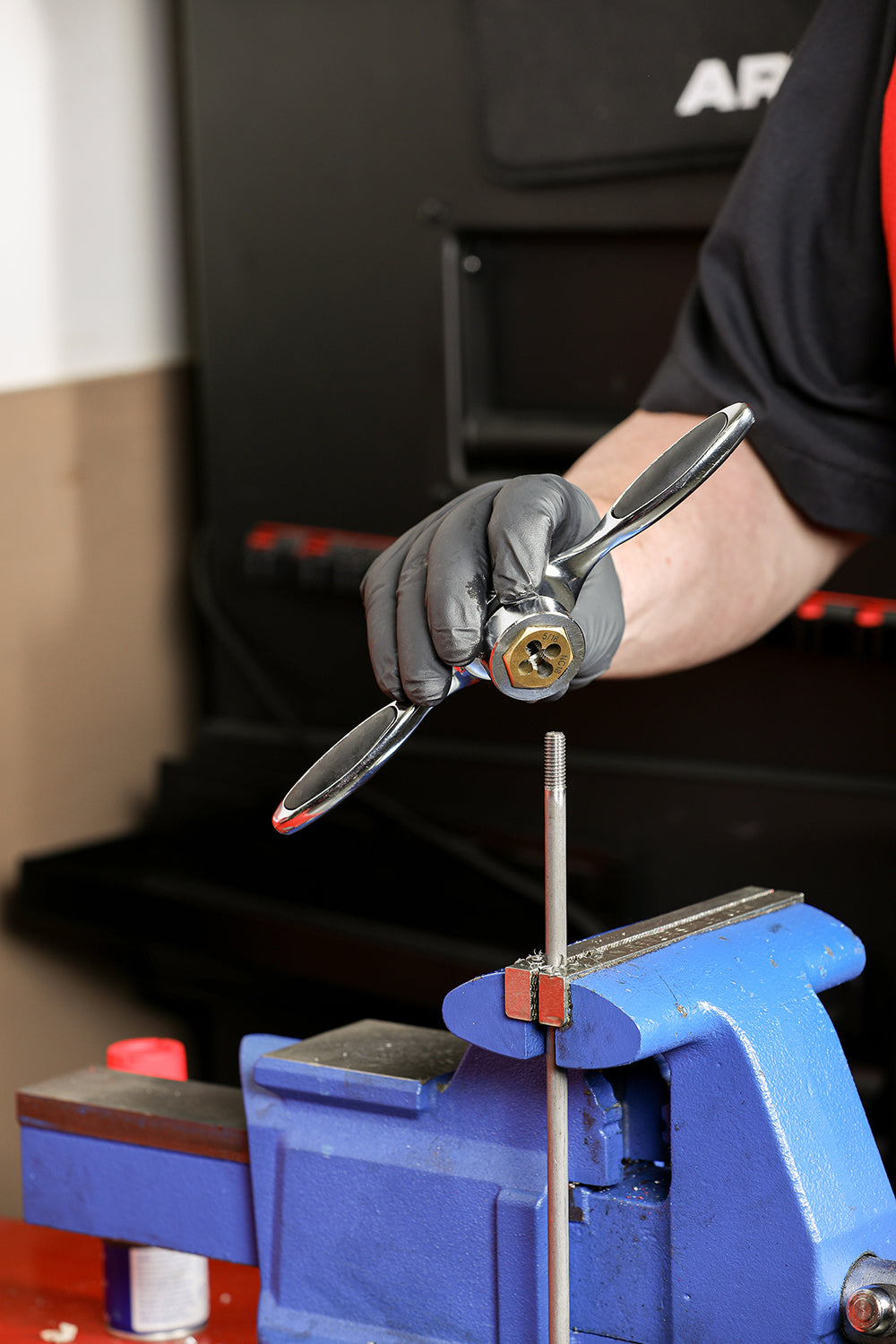 Master Your Threading Projects with the 10079 76-Piece Ratcheting Tap and Die Set