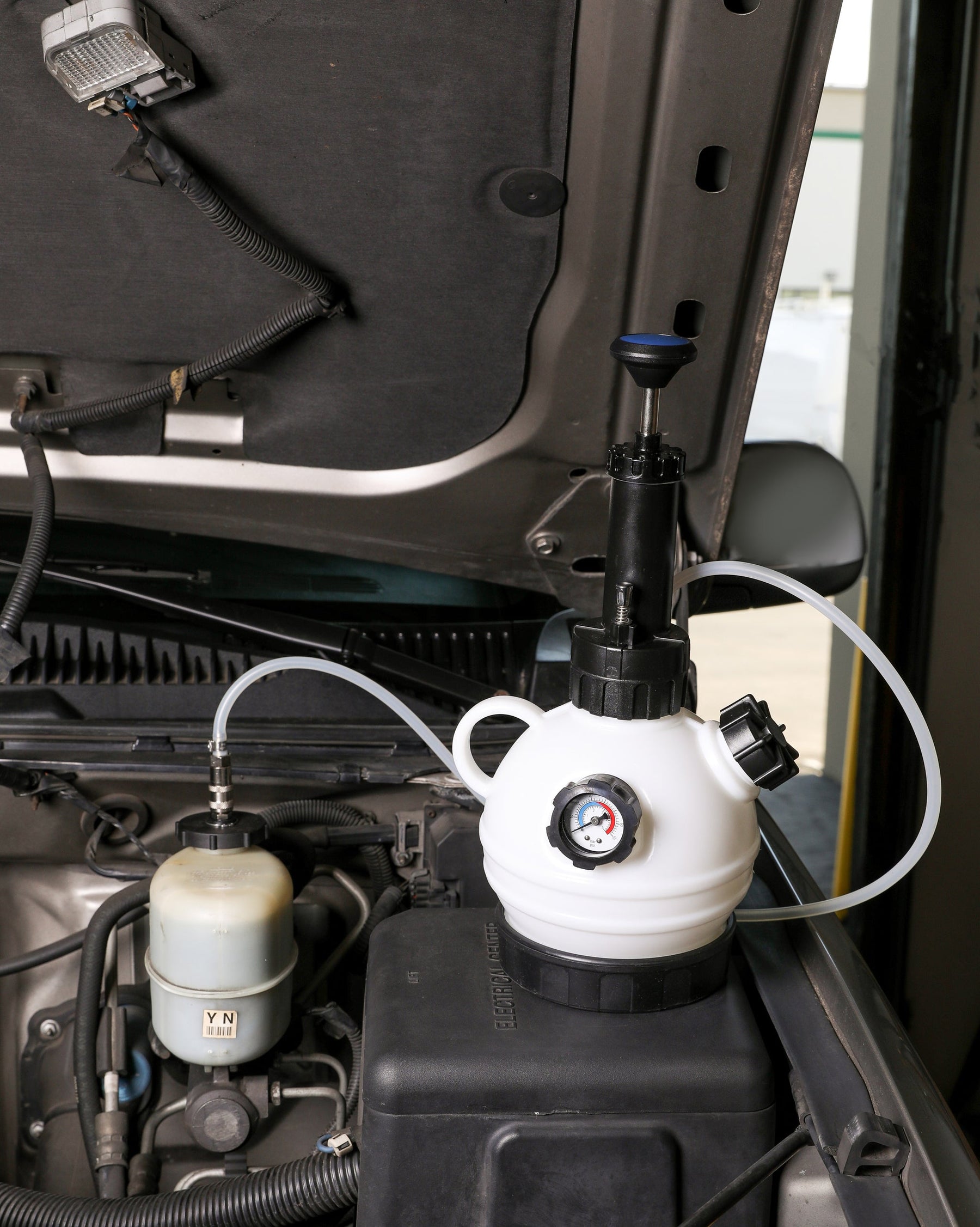 Choosing the Right Brake Bleeder: A Guide to ARES Tools for Effective Brake Fluid Maintenance